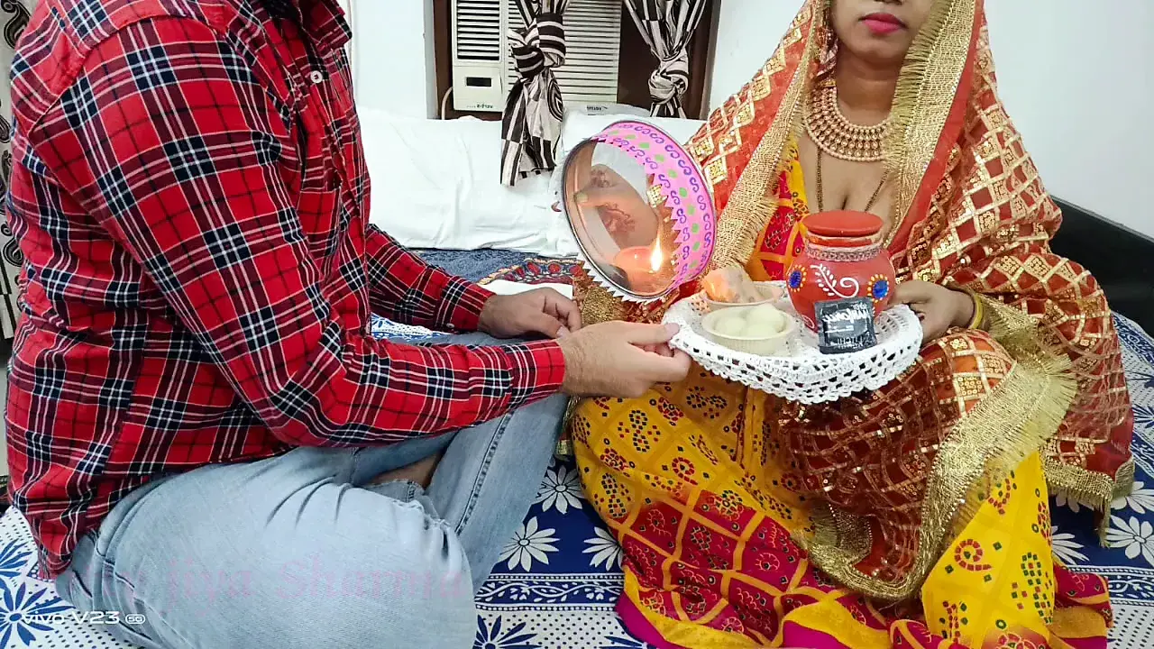 Karwa Chauth Special 2022, индианка XXX, муж дези трахает ее жену, хинди  аудио с грязным разговором - порно HD