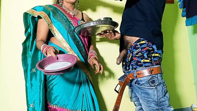 Karga Chauth, специальный бенгальский супружеский пара, первый секс и минет в комнате с чистым хинди аудио